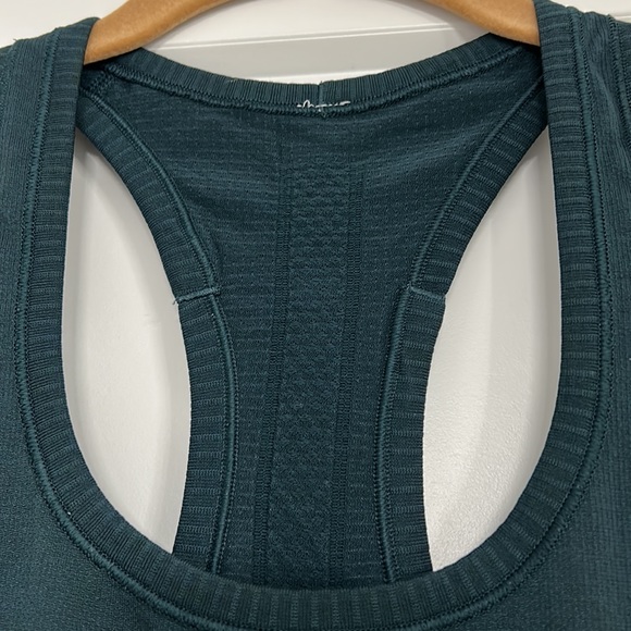 Lululemon 🍋 green tank - Picture 4 of 4